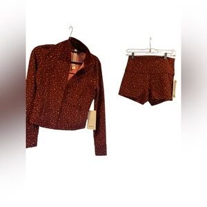 NWT Lululemon define cropped & shorts set HEART SCATTER DOT BURGUNDY Size 10
